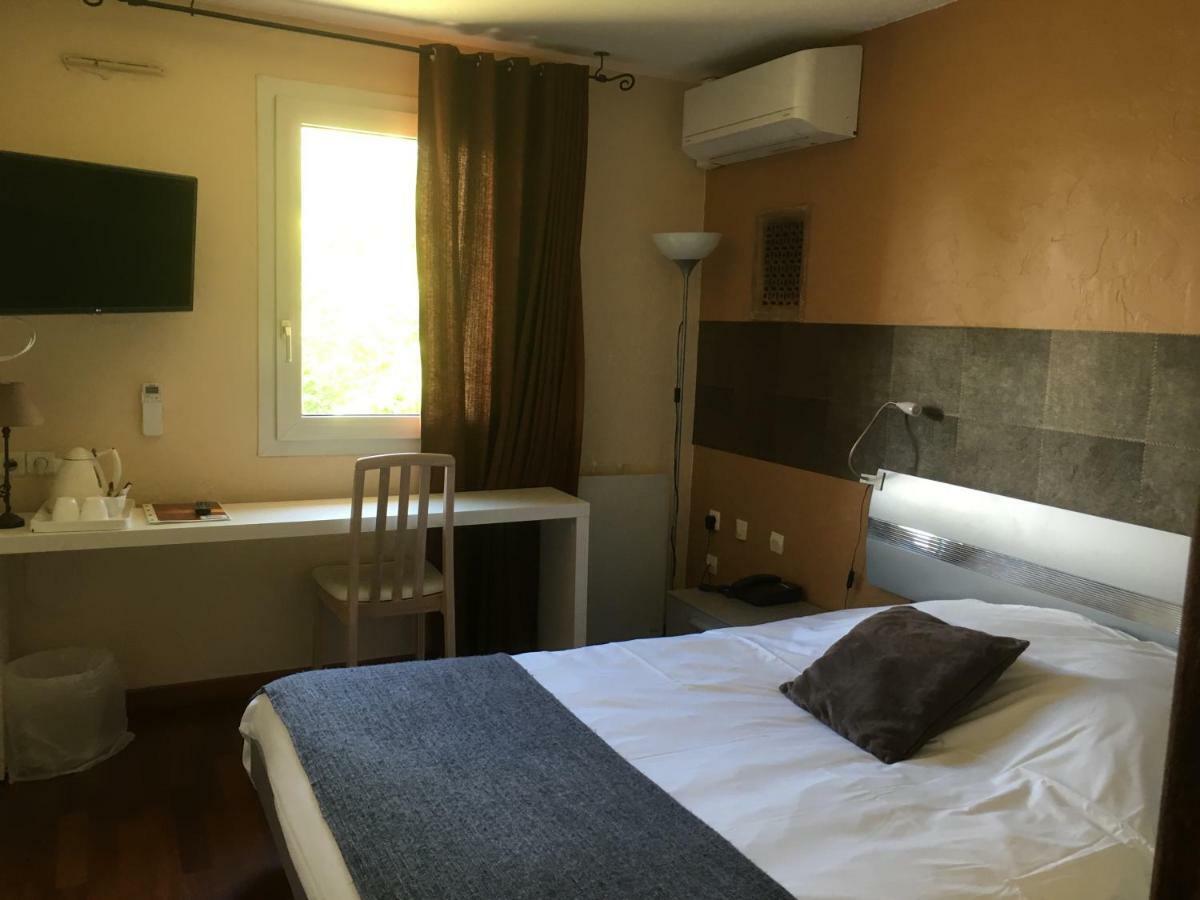 La Roseliere Hotel Saint-Quentin-Fallavier Exterior photo