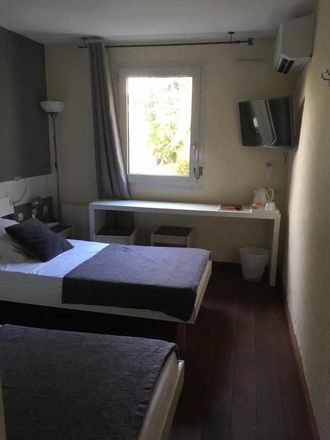 La Roseliere Hotel Saint-Quentin-Fallavier Exterior photo